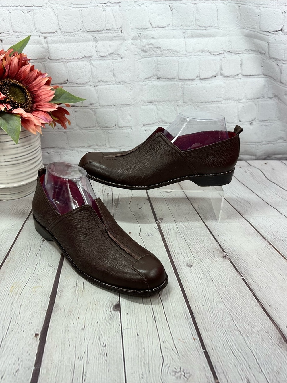 Donald J. Pliner Brown Leather Slip-On comfort Loafers women 8.5N classic casual